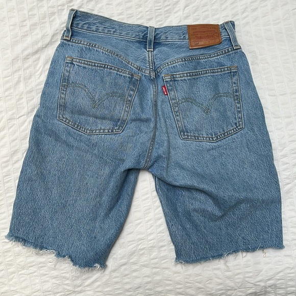 NEW Levi’s 501 Mid Thigh Distressed Jean Shorts 25 - Picture 12 of 13